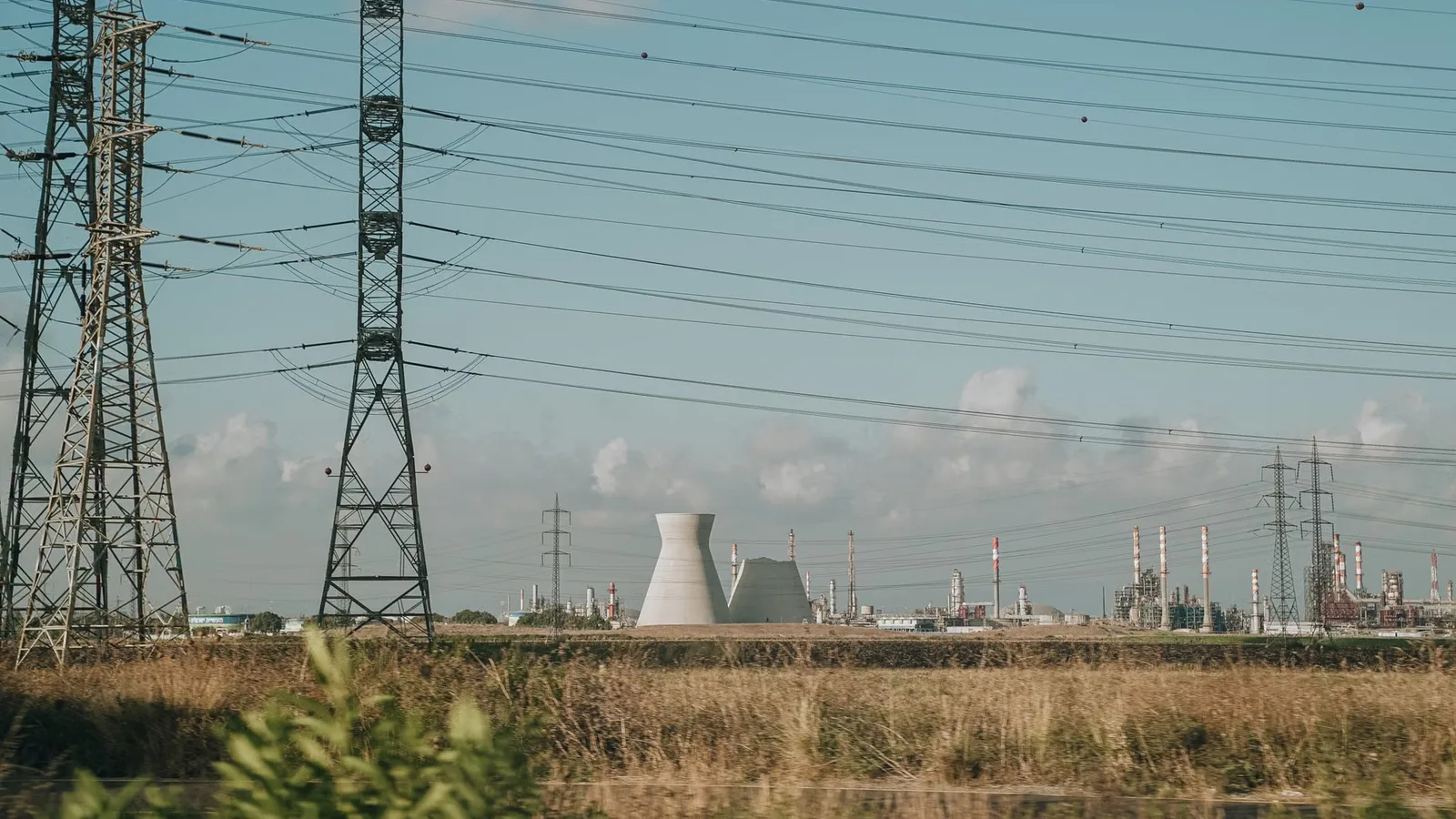 Irak Elektrik Bakanı ile Dünya Bankası ülke direktörü, iletim ağı darboğazları ve gaz tedariki projelerini kapsayacak yeni…