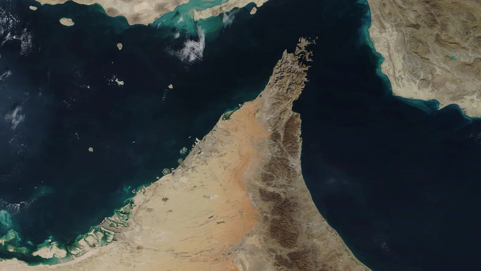 Hürmüz Boğazı: The narrow Strait of Hormuz lies between the Persian Gulf and the Gulf of Oman, separating Iran (north) from…